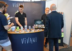 Het Duitse chocolademerk Vivani liet van diverse biologische chocoladerepen proeven. Rechts 'chief director' Andreas Meyer.