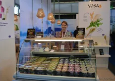 Emma Meurman van het Finse bedrijf Bioferme liet proeven van de yoghurts en smoothies op basis van haver. De producten van het merk Yosa bevatten geen melk, soja en lactose.