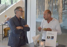 Albert Hoekerswever van 5D Connections in gesprek met Wilfred Jonkman van Reudink.