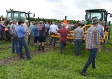 Daarna was het de beurt aan Pool-Agri met McConnel, een bodembewerkingsmachine. Ook hier was zoals je ziet veel belangstelling voor.