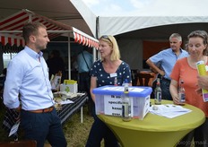 Links Coert Lamers (Nautilus Organic), midden Ingrid Veeman-Cremer (BDEKO) en rechts Maria van Boxtel.