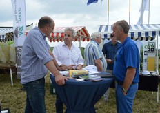 Midden: Pius Floris van Plant Health Cure.