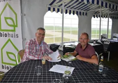Jan Groen (Green Organic en de nieuwe voorzitter van Bio Nederland - voorheen VBP) met Sven Hense (AGF-inkoper bij Udea).