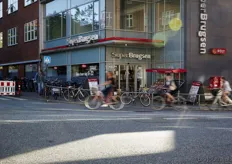 Ook in Denemarken is op de fiets boodschappen doen heel gewoon.