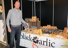 Anne Kuperus van het gelijknamige Kuperus Foods biedt zwarte knoflook sinds enkele weken ook aan in de biologische variant