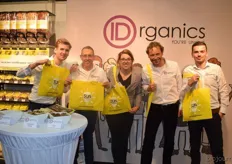 Rob van Santen, Jetse Schokker, Raiza Schokker, Herco Schoemaker en David Kikilasjvili van ID Organics.