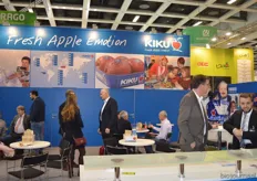 Bio Meran (partner van het Italiaanse Kiku) is één van de leveranciers van de ‘kindersnack’ appelen onder de naam Isaac. In Nederland is dat Vernooij.