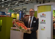 Gerhard Eberhöfer legt uit hoe de appelen van Val Venosta Vinschgau via een track and trace-systeem kunnen worden herleid naar de teler. Het volume bedraagt nu 30.000 ton appelen, maar in de komende 3 jaar wil het bedrijf groeien tot 40.000/45.000 bio-appelen.