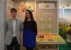 Maximilian Feulner en collega van het Italiaanse AgricolliBio. Heeft onder hun lijn Vitaina chips van gevriesdroogde groenten en fruit.