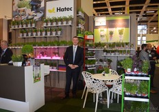 Steven Lauwers van het Belgische Vegobel. Het bedrijf biedt een jaarrond assortiment van potkruiden, zoals basilicum en peterselie.