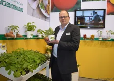 Raimund Schnekking van het Duitse Volmary. Het bedrijf werkt samen met het Nederlandse Bolstar. Biedt zowel zaden als jonge potplanten.
