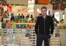 Marco Rossetti van het Italiaanse Agro T18 Italia. Belevert supermarkten met kleine bananen, sinaasappel met twijg en paprika. Zet volop in op China momenteel.