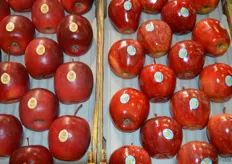 De Eplì appelen leggen veel nadruk op de ‘fingerprint’ te zien op de sticker.
