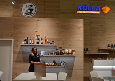 Milena Reynaud van de Zwitserse tak vertelt broccoli, Romanesco, courgettes, aubergines, citroenen en sinaasappelen te importeren voor de Oostenrijkse en Zwitserse markt. Belevert met name supermarkten en grootmarkten.