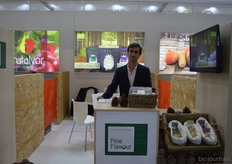 Pedro Amorim van het Portugese Pine Flavour is een van de weinige aanbieders van biologische pijnboompitten, naast een conventioneel aanbod. Belevert in verpakkingen van 50 gram tot aan 20 kilogram.