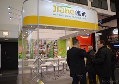 Het Chinese Weifang Jiahe Food handelt in biologische gember.