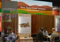 Gustavo Montaya van het Peruaanse La Grama. Onder de noemer #SuperFoodsPeru teelt het knolgewassen als kurkuma,maar ook limes, bananen en granaatappel.