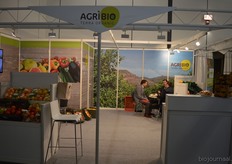 Manuel Peris Mendoza (midden) van het Spaanse Agrìbio heeft een breed gamma van citrus en vruchtgroenten.