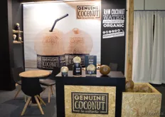Genuine Coconut heeft een handzame ‘kokosnootdrink’ ontworpen. Kokosnoot kan geopend worden met sluiting die ook op conservenblikken te vinden is.