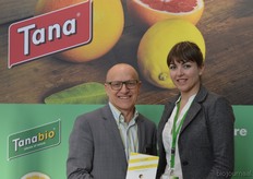 Matías Flores Cánovas en Blanca Martínez van het Spaanse Tana leveren bewerkte producten van limes, sinaasappel en pomelo. Bijvoorbeeld: schraapsel voor geconfijt fruit en ijsbereiding.