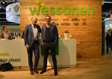 Richard Miedema en Roderick Seibert poseren namens Wessanen voor de camera van Biojournaal. Zij spraken op de beurs met heel veel leveranciers en zijn verantwoordelijk voor de sourcing bij Wessanen.