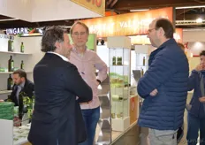 André Koudstaal van Treur Kaas in gesprek met Wouter Vuijk en Wilco Schets van De Traay.