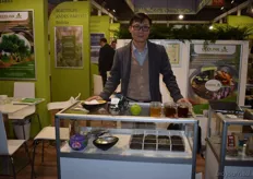 Pham Minh exporteert thee uit Vietnam naar Duitsland, Frankrijk en Nederland. Hij is naar eigen zeggen één van de pioniers die zich in het thuisland ging oriënteren op biologisch. Zijn bedrijf wordt ondersteund door het Nederlandse Ministerie van Buitenlandse zaken.