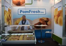 David Verfaille met gekookte aardappelproducten van PomFresh voor de retail en foodindustrie. PomFresh heeft ook een biolijn, alleen leverbaar in groot verpakking voor de foodindustrie.