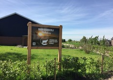 Op Bioboerderij Miltenburg is er veel aandacht voor duurzaamheid en welzijn van de koeien. Zo zagen de bezoekers de welzijnsvriendelijke Groene Vlag-roostervloer, de diepstrooiselboxen, de kraamkamer, de koeborstels en de automatische weidepoort. Ook konden ze zich laten informeren over de warmteterugwinning, de zonnepanelen, zonneboiler en LED-verlichting.