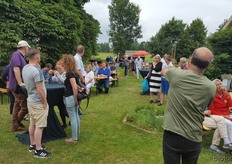 Irene van de Voort van kaasboerderij De Groote Voort in Lunteren (bekend van de Remeker-kazen) plaatste deze foto op haar twitterpagina. ‘Welkom op de open dag, nog tot 17.00, gezellig nu en goed weer voor een excursie.’