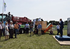De Biologische Velddag wordt officieel geopend.