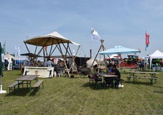 Naarmate de dag vorderde, zouden dorstige bezoekers hier in steeds grotere getale komen schuilen.