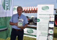 "Jaap Gaastra van Vitasol BV vertelt over Acitimin gesteentemeel. "Het wordt allang niet meer als curiositeit gezien." Het gesteentemeel heeft bodembevorderende effecten: hogere opbrengsten en een gezonder en kwalitatief hoogwaardiger gewas."