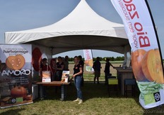 "Annemarie Kruize van De Bolster vertelt dat het zaadveredelingsbedrijf dit jaar voor het eerst hier is vertegenwoordigd. "Van Farafay is nu ook biologisch uitgangsmateriaal (zaad) beschikbaar", vertelt ze."