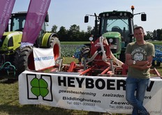 Arjan Hendriksen van Heyboer BV toont een witlofzaaier met een rij-afstand van 75 cm bij de ruggen.