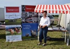 "Ina van Goor van Service for Farmers vertelt over een verrijdbare pluimveestal: farmermobil. "Zo kunnen landbouwers hun land dubbel en dwars benutten. Dit stimuleert verbreding bij gemengde bedrijven, in plaats van intensivering."