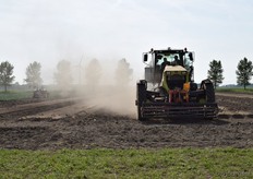 De grond komt goed los, getuige deze demonstratie.