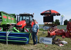 "Bram op 't Hof van De Nieuwstad toont de Green-Cutter. "Door de combinatie afsnijden en drogen krijg je een veel beter resultaat. Combineer de Green-Cutter met een ploeg en je kunt in een gang meerdere handelingen uitvoeren. Dat levert een forse kosten- en tijdbesparing op en ontziet de bodem."