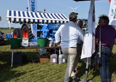 "Johan Middelkamp van Plant Health Cure merkt op dat er een sterke roep is om weerbare bodems. PHC biedt plantaardige korrelmeststof voor biologische en gangbare teelten. "Bio heeft de lat bepaald, gangbare teelt treedt in de voetsporen."