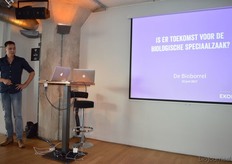 De eerste presentatie werd gehouden door Hans van Mierlo, marketingmanager Ekoplaza/Udea. Zijn presentatie had als onderwerp 'Is er toekomst voor de biologische speciaalzaak?'.