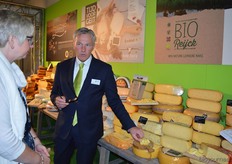 John van der Geest vertelt meer over het bio-kaasaanbod bij Zijerveld.