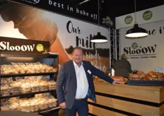 Henk Kroesen van Pandriks Bake Off presenteerde op de beurs de gloednieuwe steenoven gebakken biologische broodproducten.