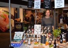 "Marlies van Iterson-Heemskerk vertelt dat Pineut waarschijnlijk in het eerste kwartaal van 2018 de Skal-certificering zal verkrijgen. "we gebruiken onder meer de kruiden van Het Blauwe Huis en de suikers zijn ook biologisch."