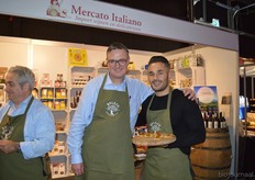 Remco Borsato en Carlo Moro van Mercato Italiano hadden diverse bio-producten bij.