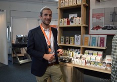 Valentin Hertogen toonde de biologische koekjes van Generous.