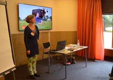 Ellen Winkel gaf in één van de kleine zalen de workshop 'Hoe vertellen we het biodynamische verhaal aan onze klanten?'.