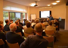 René Heusschen (stichting EKO-keurmerk) stelde de deelnemers van de workshop 'Keurmerkstrategie Demeter in een veranderende markt' onder meer de hoe zij denken dat de Nederlandse biologische sector er over 5 jaar uit zal zien.