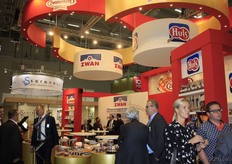 Zwanenberg Food Group biedt een totaalassortiment vlees en vleeswaren. Onder merk bekend van de droge worsten onder merknaam Huls. Beschikt over een Skal- certificaat.