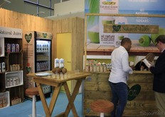 Sparkel Beverages. Natuurlijke sappen geïnspireerd door muziek- en filmuitingen: Cherry-oh-baby, Bananarama, Mambo #5, namen die tot de verbeelding spreken.