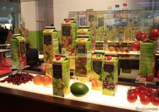 Willem Webers (niet op foto) van Tropicalia Continental Industries: “In bio zien we duidelijk een opwaartse trend. Toch is het een lastig om beslag te leggen op een jaarrond aanbod biologische appelen.” Het bedrijf produceert ook onder private label.